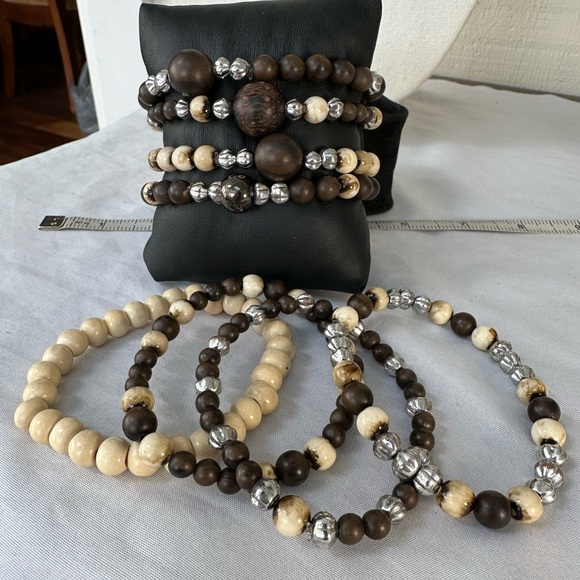 Set of 8 wooden bead stretch bracelets - Picture 2 of 4